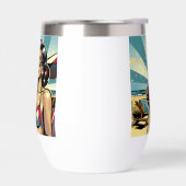 Mooie Pinup Vrouw met een Cola op het Strand (Links)