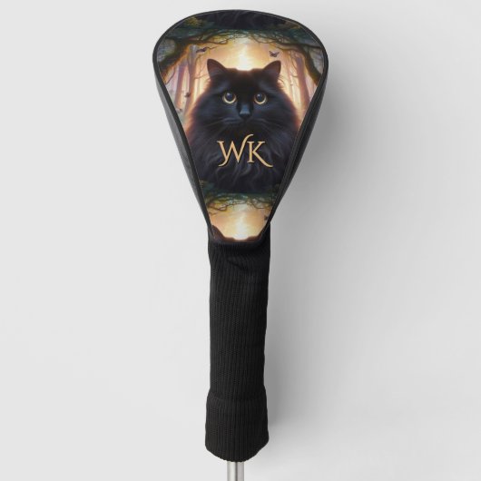 Mooie pluizige zwarte kat met gouden ogen Monogram Golfheadcover (Voorkant)