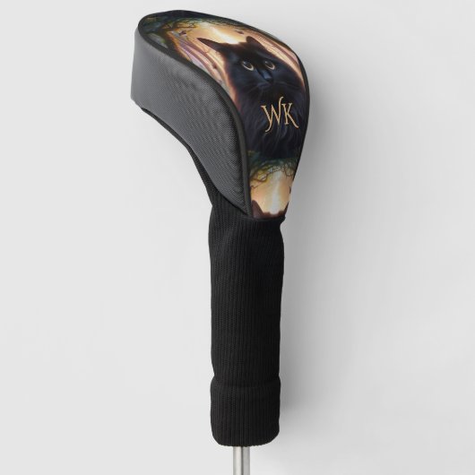 Mooie pluizige zwarte kat met gouden ogen Monogram Golfheadcover (Schuin)
