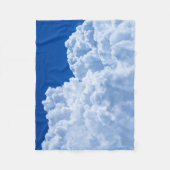 Mooie Puffy wolken in de blauwe lucht Fleece Deken (Voorkant)
