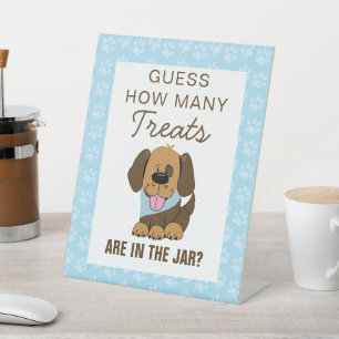 Mooie Puppy Hond Raad Hoeveelheid Spel Reclamebord Met Voetstuk