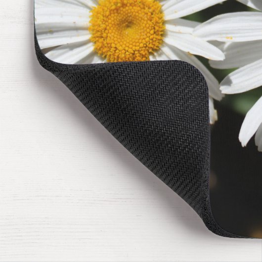 Mooie pure witte madeliefjes bloemen. muismat (Hoek)