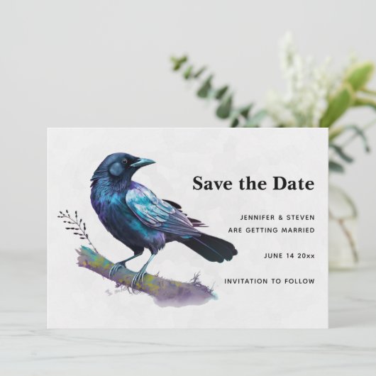 Mooie Raven zittend op een tak Save The Date (Staand voorkant)