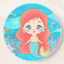 Mooie RED HAIR zeemeermin spelen in de zee