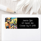 Mooie Retro Lady aan het strand met Cocktail Etiket (Insitu)