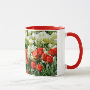 Mooie rode en witte tulpenkoffie-mok mok