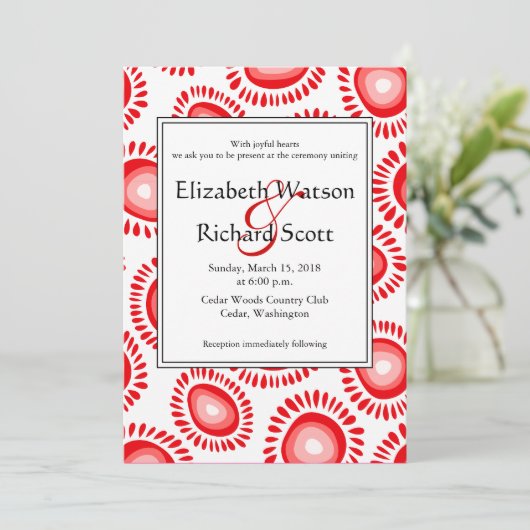 Mooie rode funky bloemen bruiloft uitnodiging (Staand voorkant)