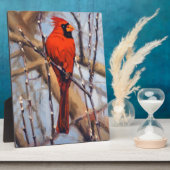 Mooie rode kardinale vogel in de balenboom fotoplaat (Zijkant)