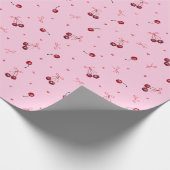 Mooie rode kersen harten linten op roze cadeaupapier (Hoek)