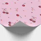 Mooie Rode Kersen Strikken Harten op Roze Cadeaupapier (Hoek)