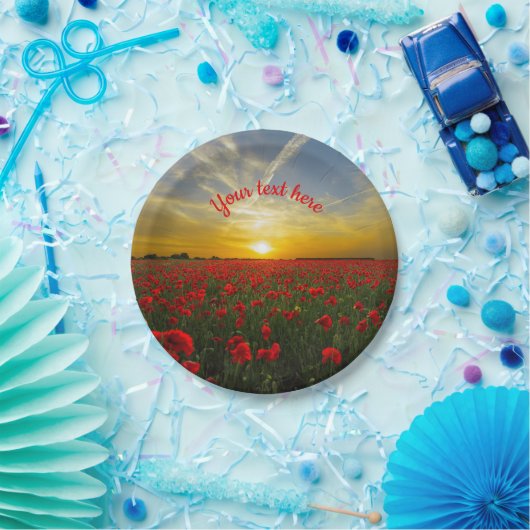 Mooie rode papavervelden op zonsoprijfoto papieren bordje (Feest)
