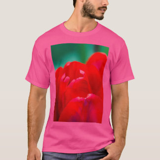 Mooie rode tulp op zachte, wazige groene achtergro t-shirt