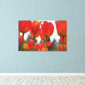 Mooie Rode Tulpbloemen. Canvas Afdruk (Insitu (Houten vloer))