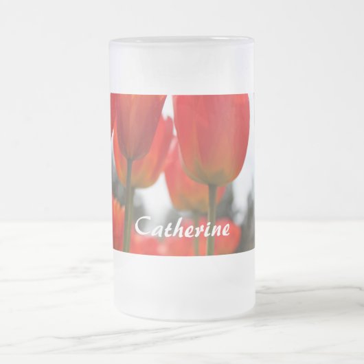 Mooie Rode Tulpbloemen. Matglas Bierpul (Center)