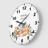 Mooie rode vos tussen bloemen en groen grote klok (Hoek)