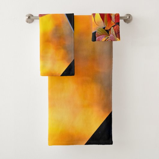 Mooie rode wijnstokbladeren in de herfsttuin bad handdoek (Insitu)