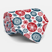 Mooie rood-blauwe kerstballen en sneeuwvlokken stropdas (Opgerold)