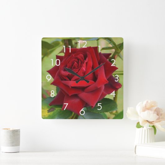 Mooie roodroze wandklok (Huis)