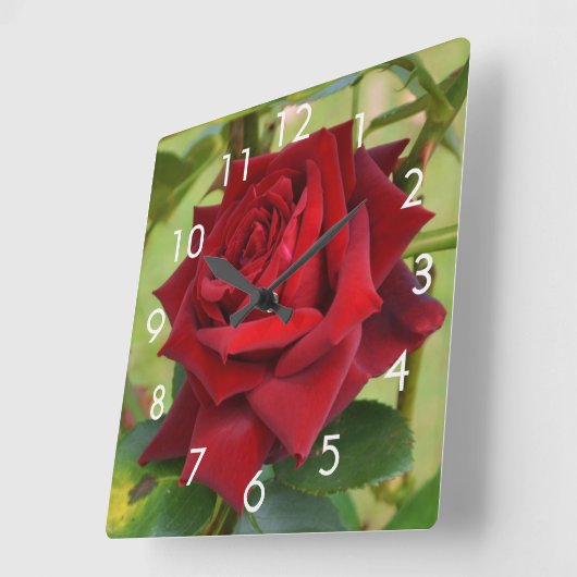 Mooie roodroze wandklok (Hoek)