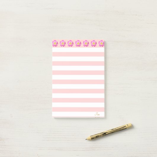 Mooie roze bloemen en stripes post-it® notes (Op bureau)