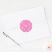 Mooie Roze Bruiloft met Witte Letter Save the Date Ronde Sticker (Envelop)