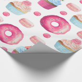 Mooie roze doughnuts en cupcakes op wit cadeaupapier (Hoek)