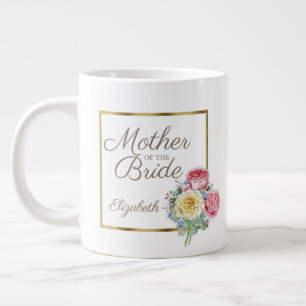 Mooie roze en gele bloemschikking moeder bruid grote koffiekop