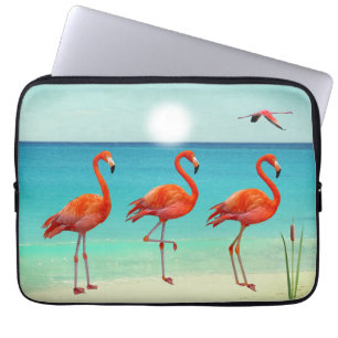 Mooie roze flamingos op het strand laptop sleeve