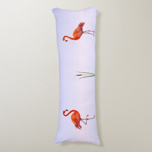 Mooie roze flamingos op lichtblauwe hoeden lichaamskussen (Voorkant Verticaal)