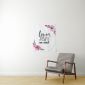 Mooie roze Floral/Liefde is alles wat je nodig heb Wandkleed (In situ)