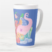 Mooie roze haar zeemeermin spelen knuffelen een vi latte mok (Rechterhoek)