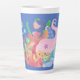 Mooie roze haar zeemeermin spelen knuffelen een vi latte mok