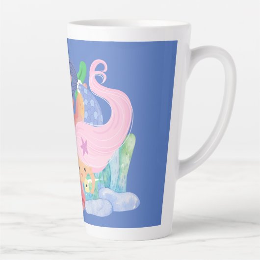 Mooie roze haar zeemeermin spelen knuffelen een vi latte mok (Rechts)