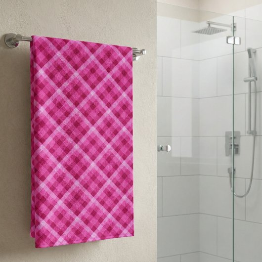 Mooie roze magenta geruite badhanddoek