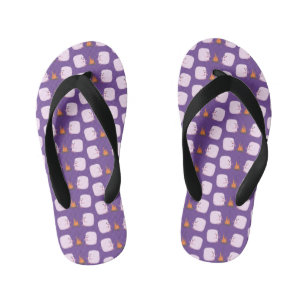 Mooie roze marshmallows bij kampvuur cartoon kinder teenslippers