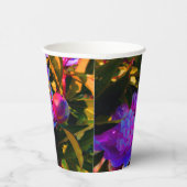 Mooie roze pioenen rond papieren bekers (Rechts)