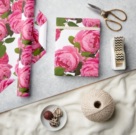 Mooie roze roze bloemen op witte vlotten of cadeaupapier (Crafts)