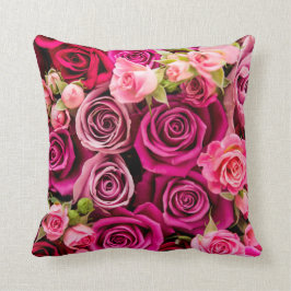 Mooie roze roze rozen en rode rozen kussen