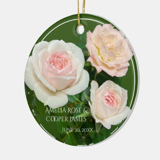 Mooie roze roze rozen keramisch ornament (Links)