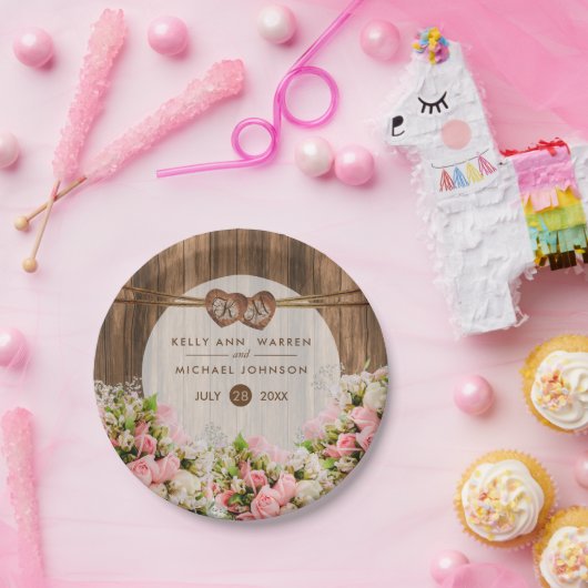 Mooie roze rozen op hout papieren bordje (Feest)