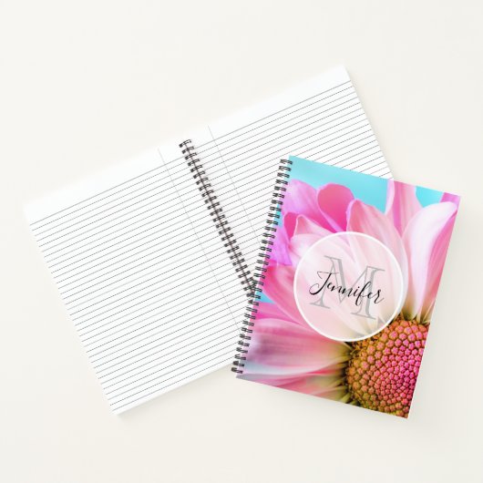 Mooie roze ventilator sluit foto-monogram af notitieboek (Binnen)