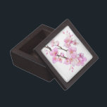 Mooie roze waterverf kersenbloesems premium bewaar doosje<br><div class="desc">Mooie roze waterverf kersenbloesem- Perfect voor lente-, zomer- of herfst-evenementen. Romantisch roze bloesem waterverf kunstwerk voor country, boho, tuin, en bloementhema gelegenheden. Om aan de slag te gaan met het wijzigen van namen en evenementgegevens, klikt u op "Personaliseer deze sjabloon" en bewerk de bewoordingen in de sjabloon-vakken. Om toegang te...</div>