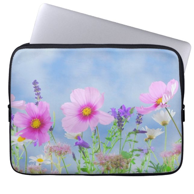 Mooie Roze Wilde Bloemenweide Laptop Sleeve (Voorkant)