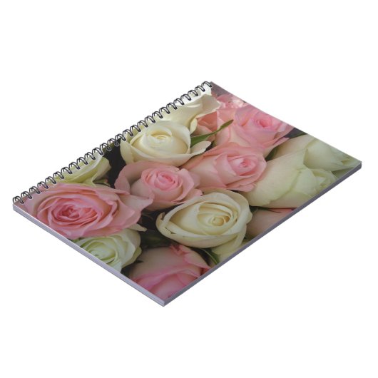 Mooie roze witte rozen bloem Bouquet Notitieboek (Linkerzijde)