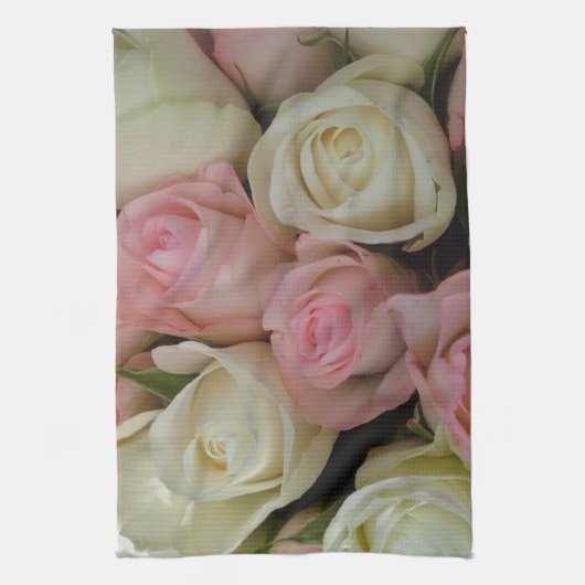 Mooie roze witte rozen bloem Bouquet Theedoek (Verticaal)