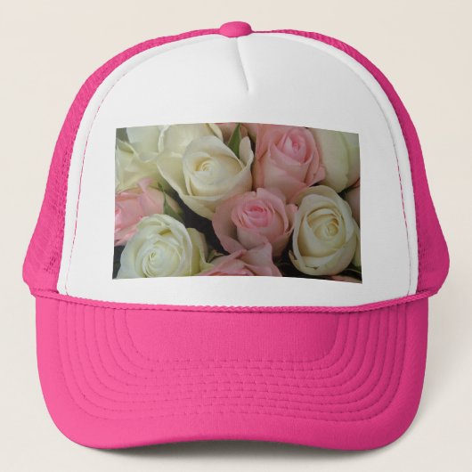 Mooie roze witte rozen bloem Bouquet Trucker Pet (Voorkant)