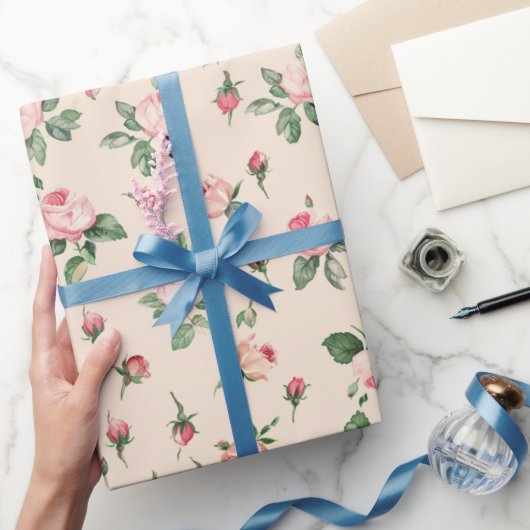 Mooie Rozen Bloemig Roze Perzik Crème Bruiloftsfee Cadeaupapier (Geschenken)