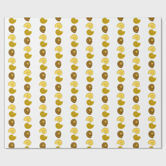Mooie schelp arrangement op cadeaupapier