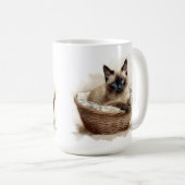 MOOIE SEAL POINT SIAMESE KITTEN IN MAND KOFFIEMOK (Voorkant rechts)