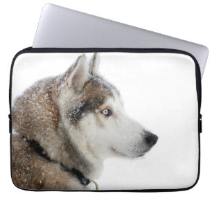 Mooie Siberische Husky in de sneeuw Laptop Sleeve